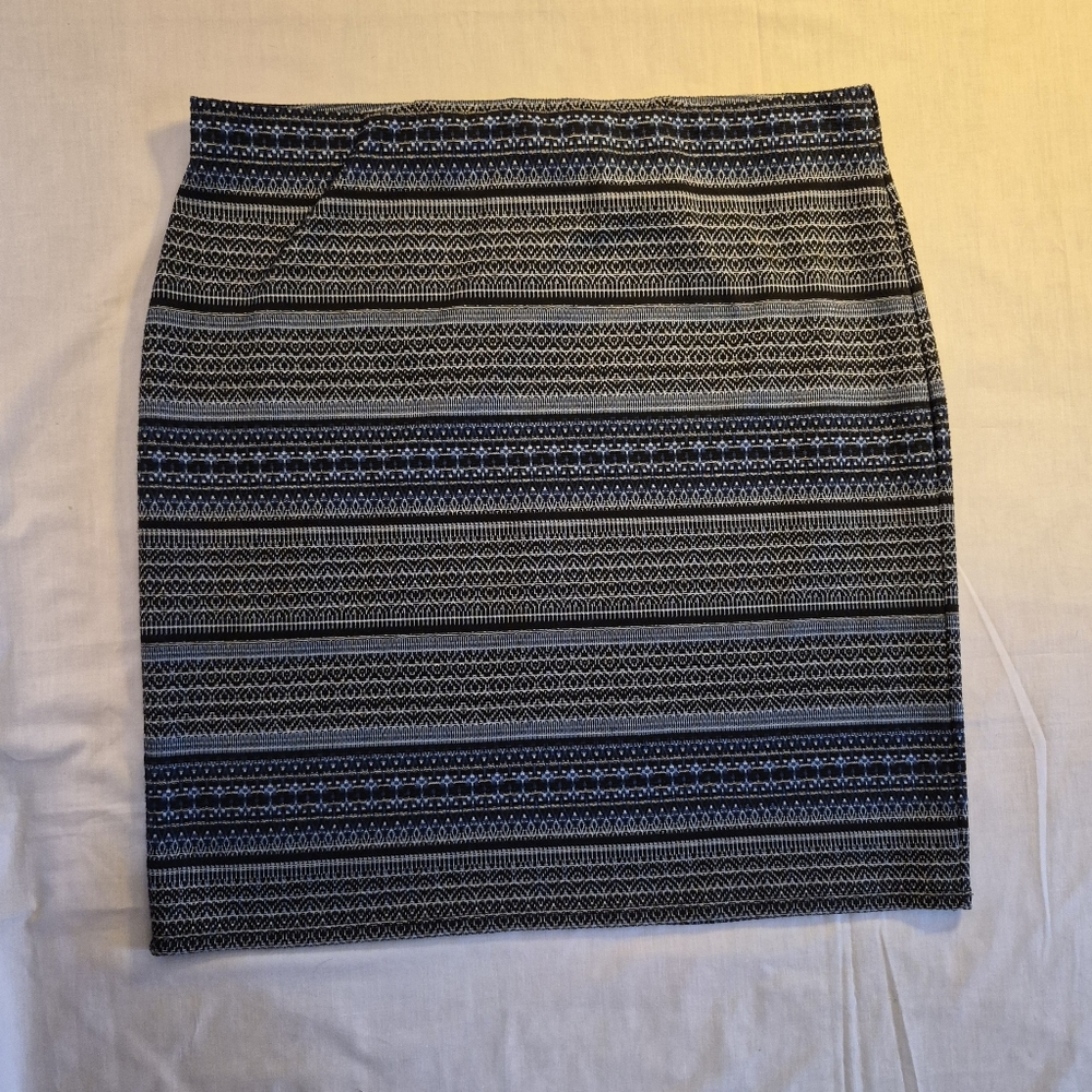 Roz & Ali Stylish Black,White,Blue Patterned Pull On Pencil Skirt Size 1X